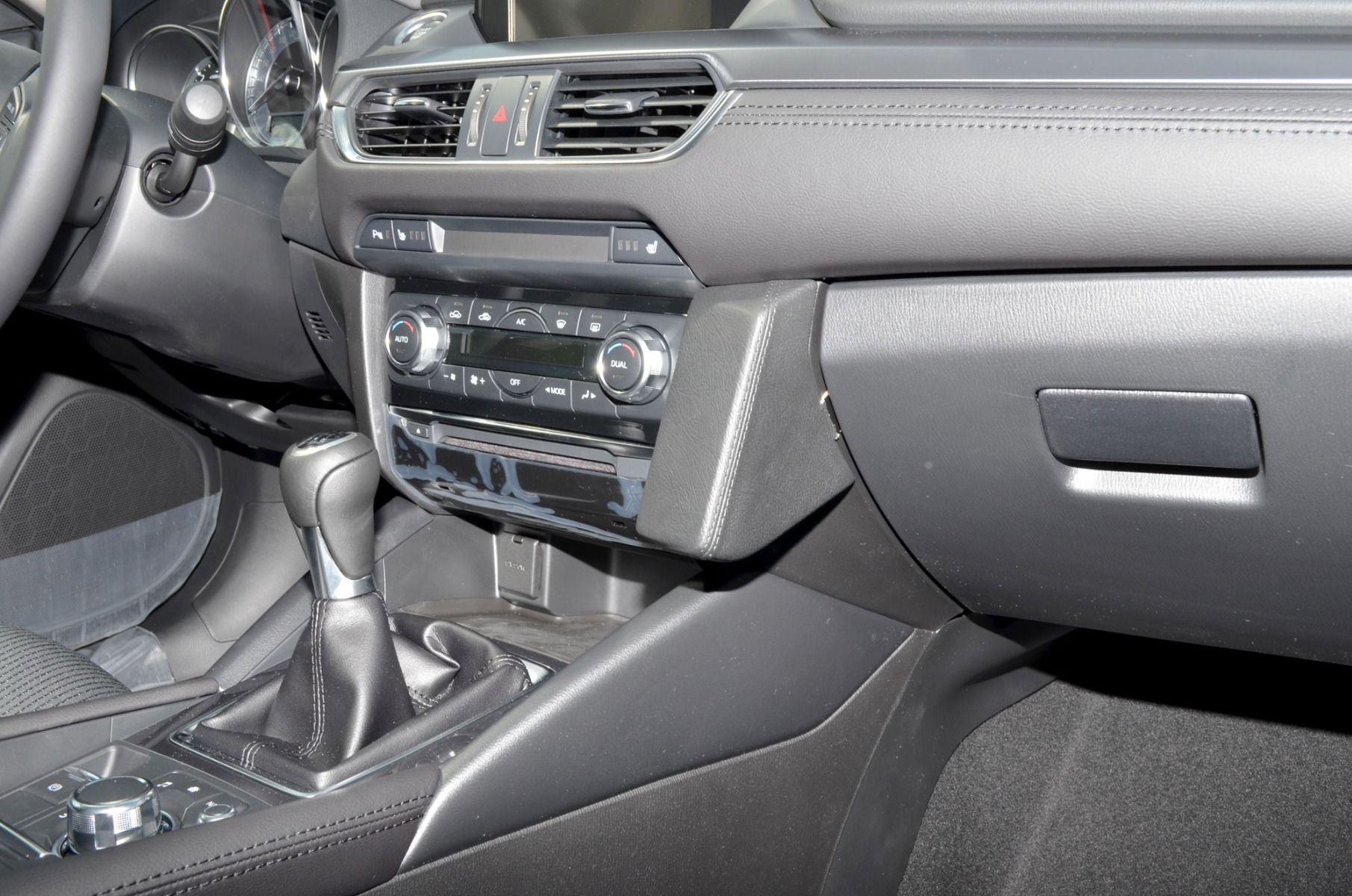 Kuda console Mazda 6 2015- Zwart