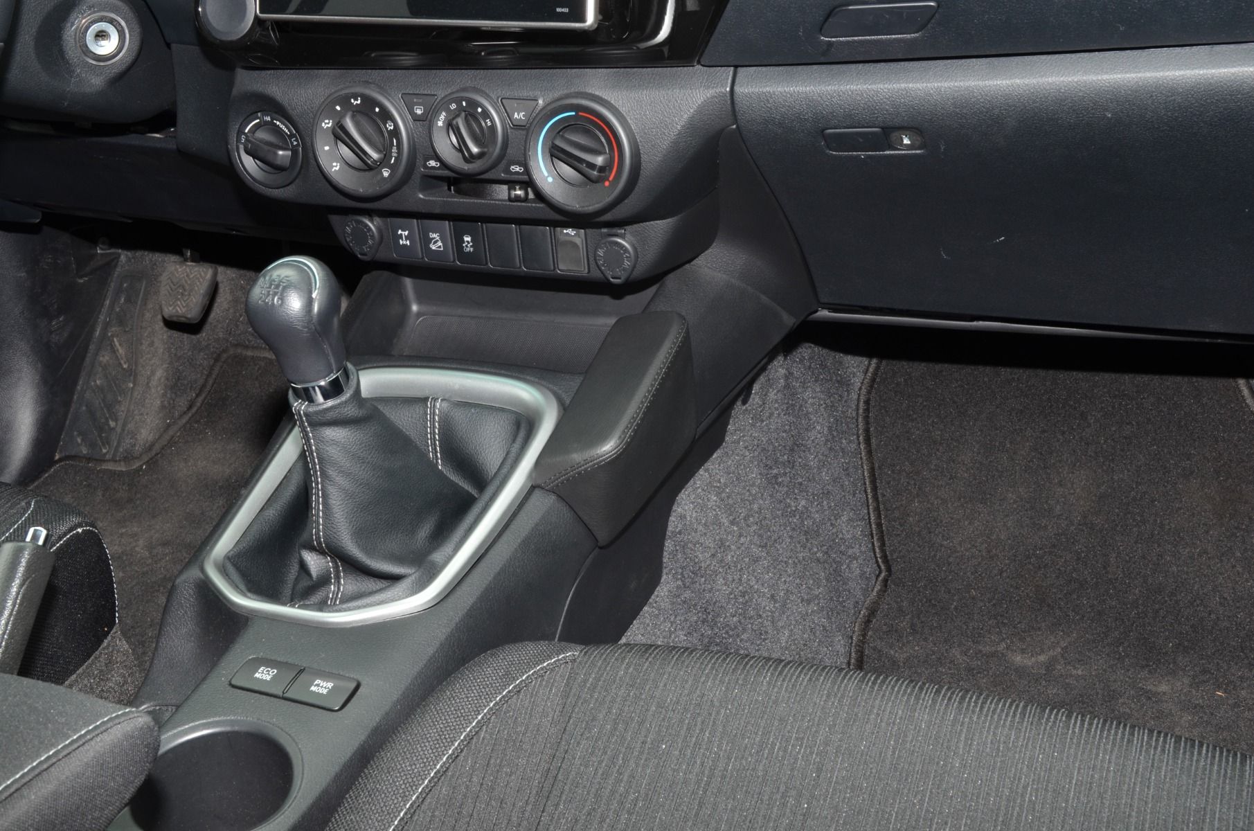 Kuda console Toyota Hilux 2015-